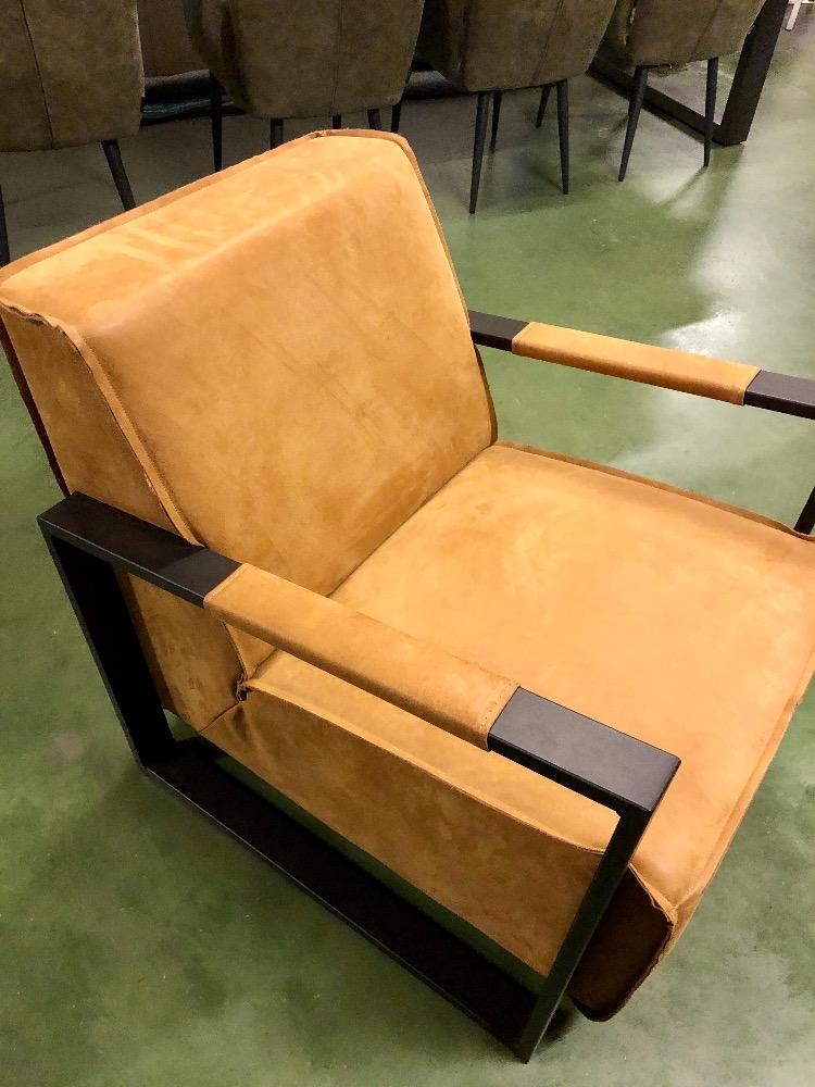 stoere fauteuil 710 euro - - Banken - Graef